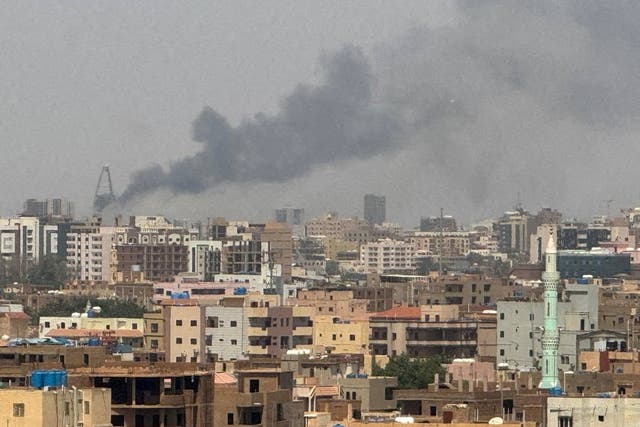 <p>FILE PHOTO: Plumes of smoke rise during clashes between the paramilitary Rapid Support Forces and the army in Khartoum, Sudan</p>