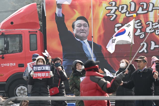 <p>Supporters of Yoon Suk Yeol at the prison in Uiwang</p>