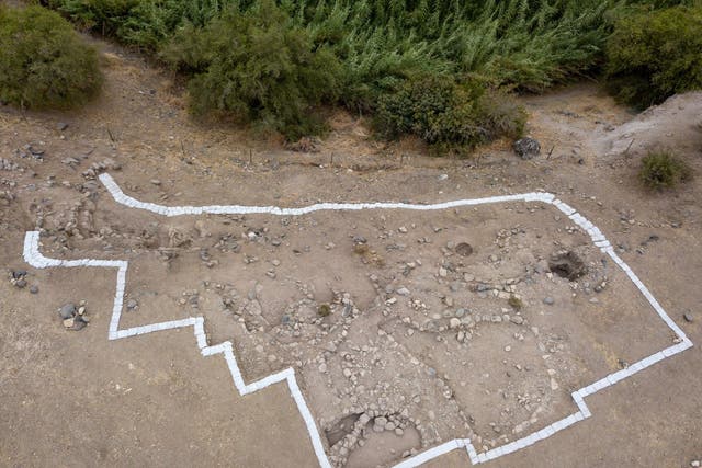 <p>Aerial picture of structures at Natufian site of Nahal Ein Gev II</p>