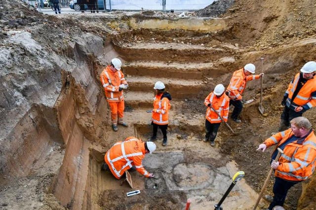 <p>Archaeologists excavating Roman soldier’s grave</p>