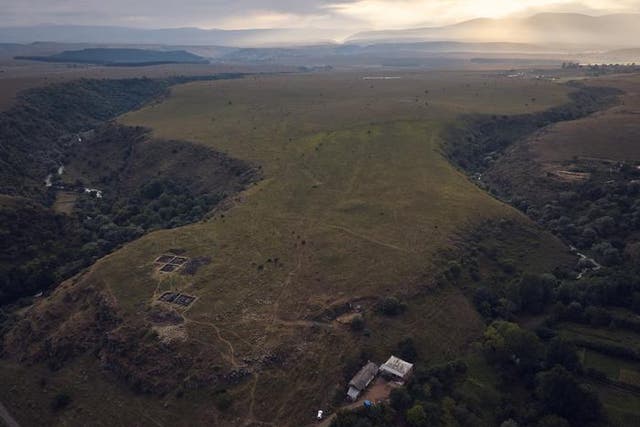 <p>Photo of the site at dusk showing location at the convergence of two gorges</p>