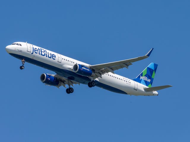 <p>JetBlue is accepting Venmo payments when customers book flights </p>