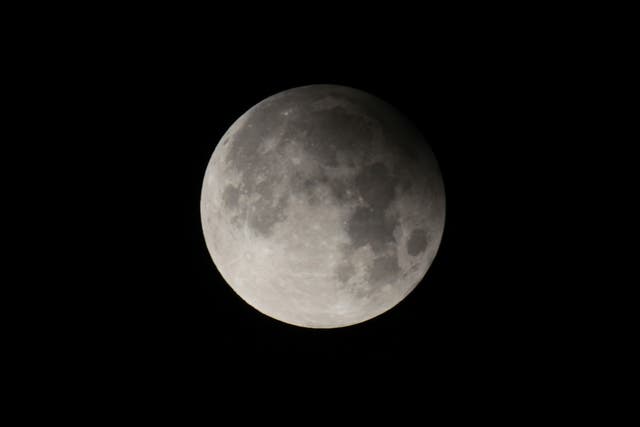 <p>Why the two halves of the moon are so different remains a mystery</p>
