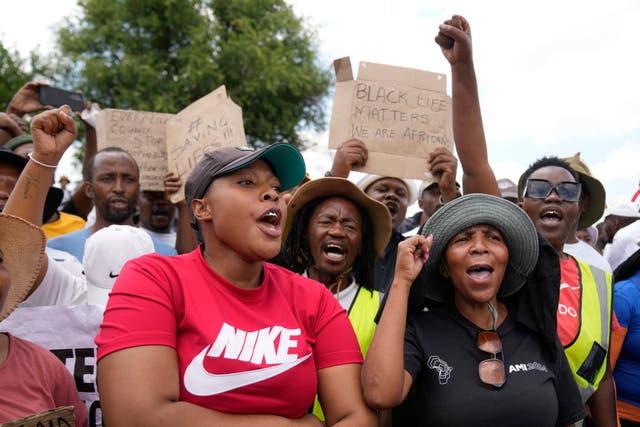 <p>Families of miners and activist protest as South Africa's Police minister Senzo Mchunu visit the gold mine</p>